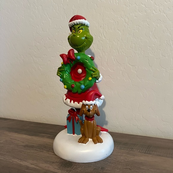 Disney The Grinch Holding Wreath & Max Santa Claus Christmas Statue Resin Decor - Picture 4 of 8